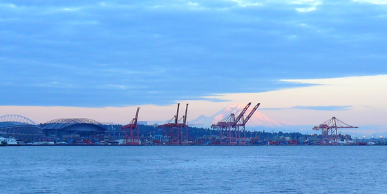 Mt Rainier at sunset.JPG